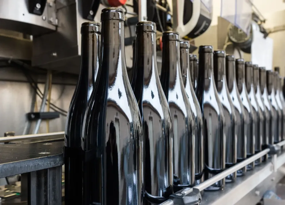 Bouchage vin près de Bordeaux